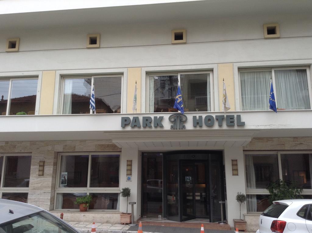 Park Hotel Volos Buitenkant foto